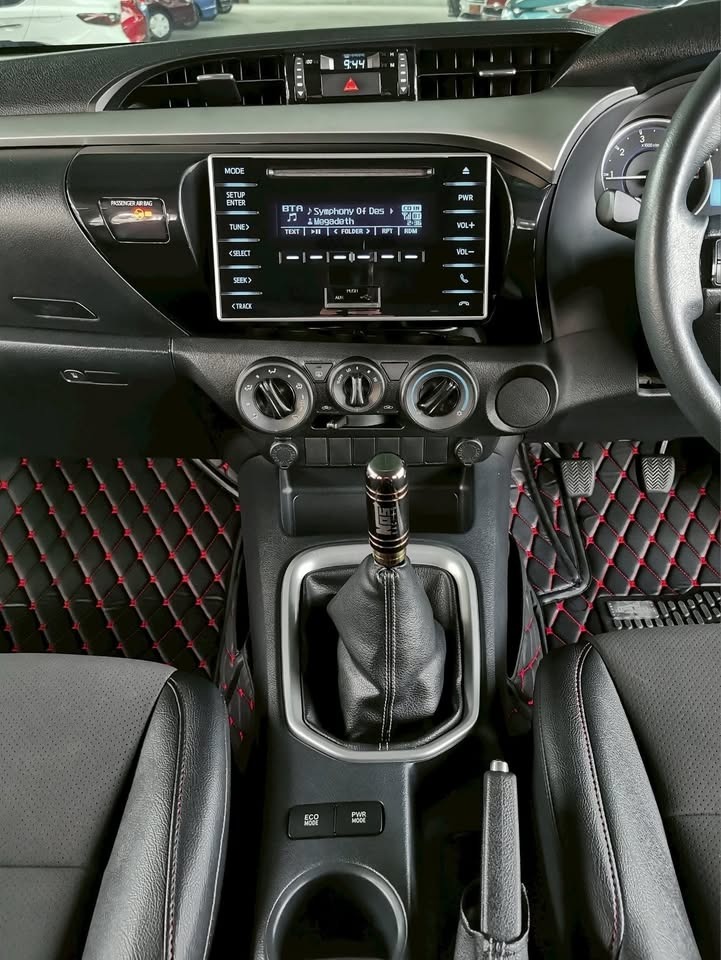 Car image 9